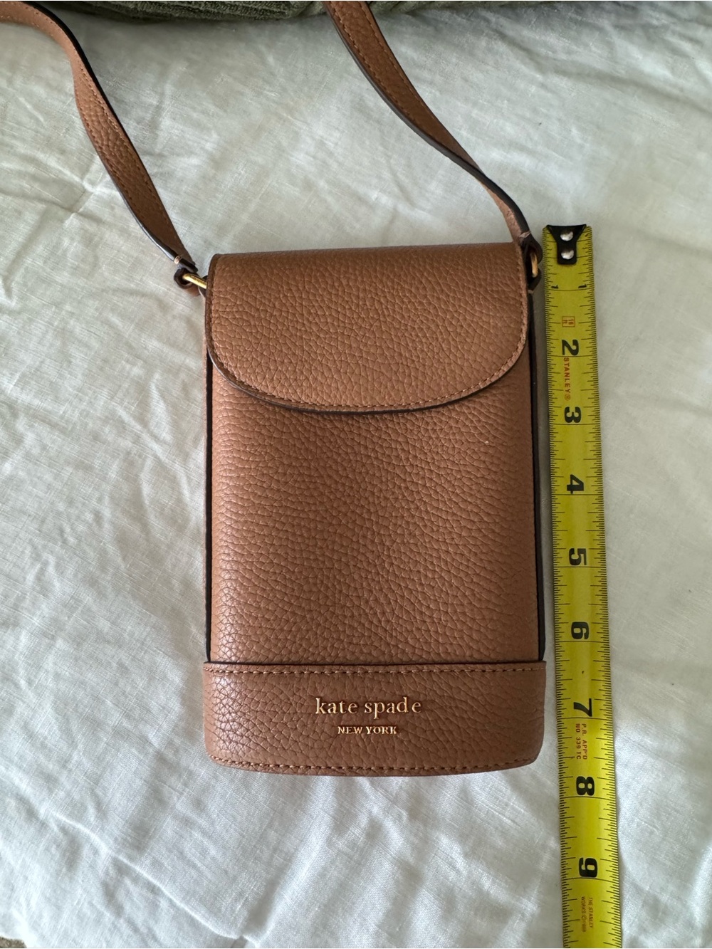 kate spade tan pebbled leather crossbody phone pouch with adjustable strap - Picture 3 of 5